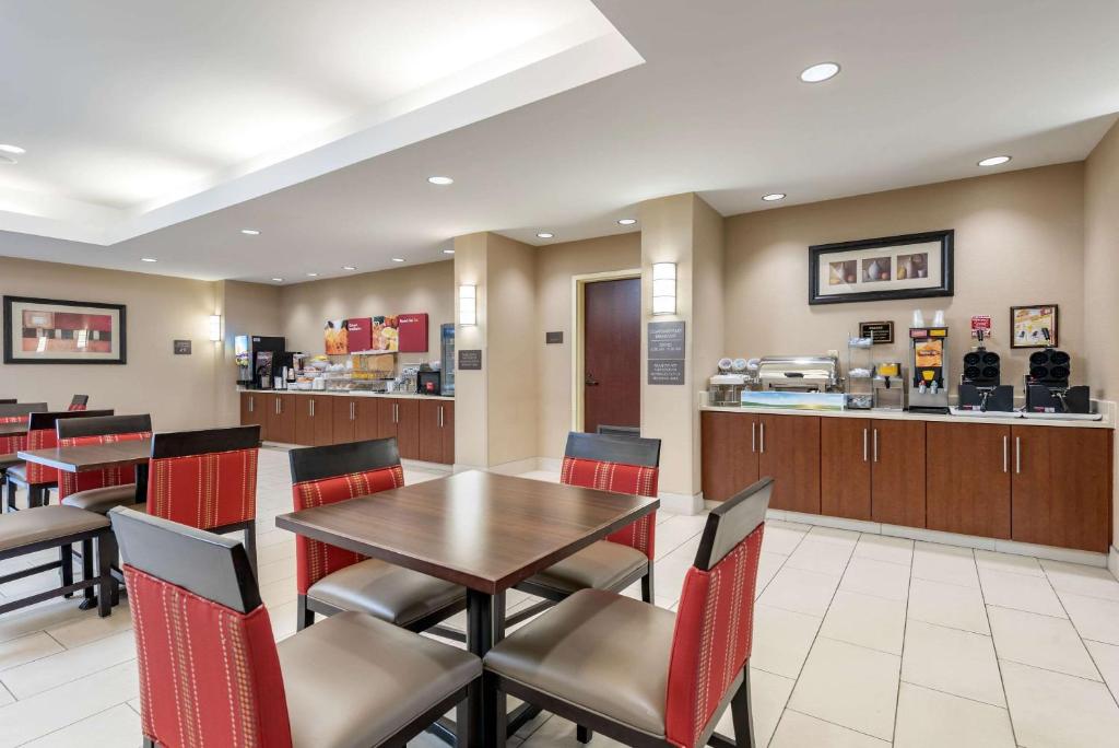 Comfort Suites Cincinnati Airport - image 7