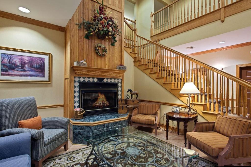 Country Inn & Suites by Radisson Cincinnati Airport KY - main image