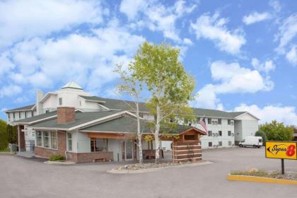 Super 8 by Wyndham Helena - image 1