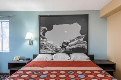 Super 8 by Wyndham Henderson North East Denver - image 3