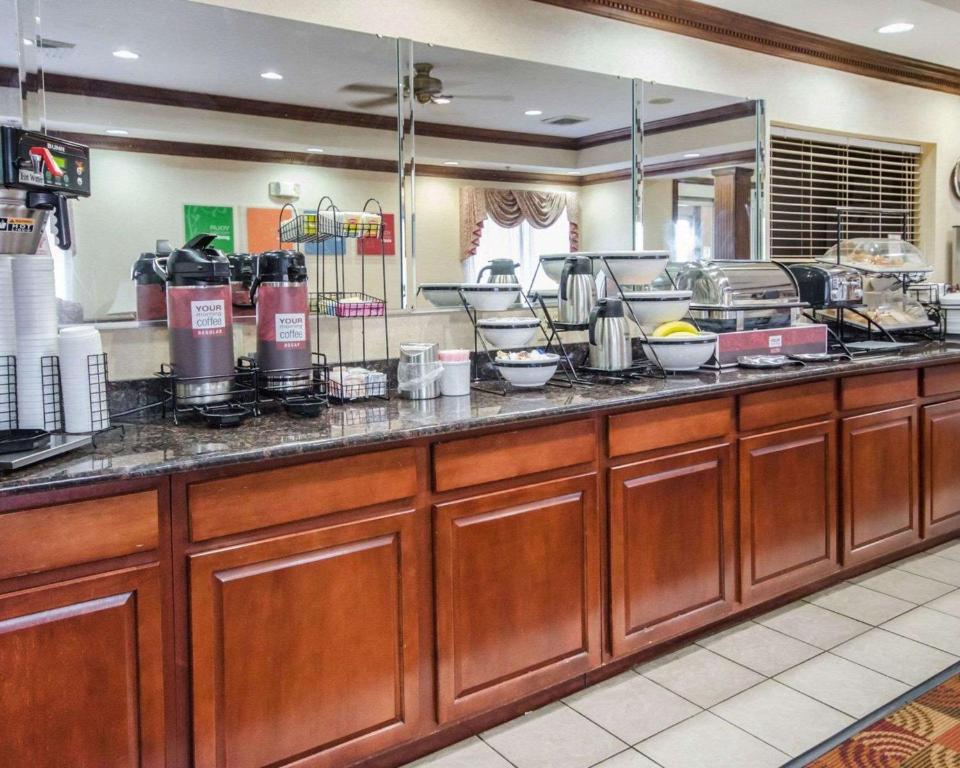 Comfort Inn Henderson - image 2