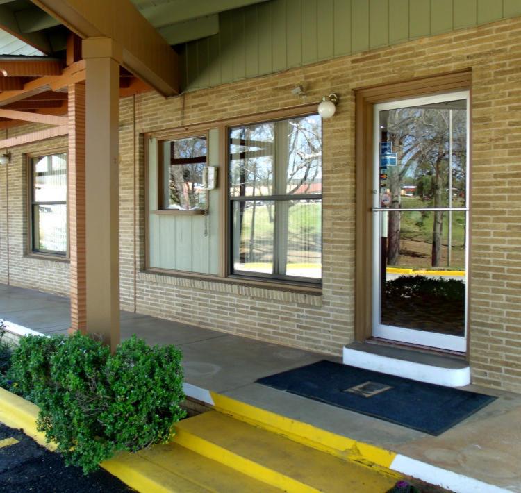 Woodlawn Hills Motel - main image