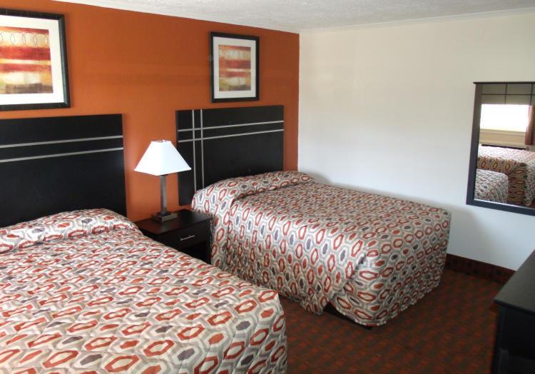 Woodlawn Hills Motel - image 5