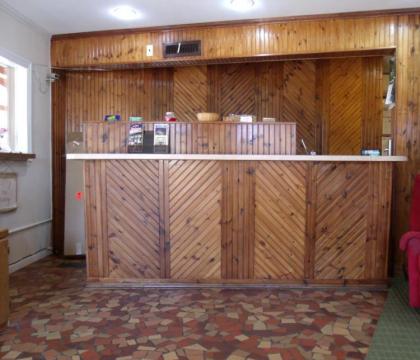 Woodlawn Hills Motel - image 6