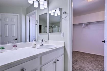 Luxurious Vegas Digs Hot Tub BBQ Cabana and More! - image 14