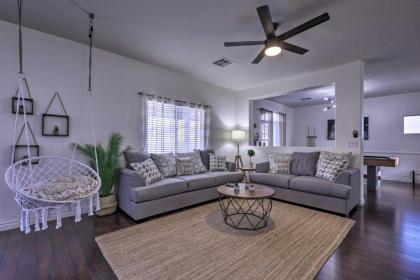 Luxurious Vegas Digs Hot Tub BBQ Cabana and More! - image 5