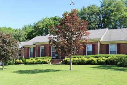 2100 Sq Feet   Fenced in Back YARD for pets Hendersonville