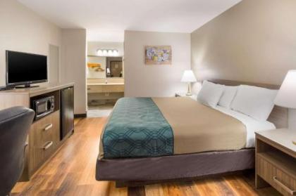 Econo Lodge Hendersonville - image 3