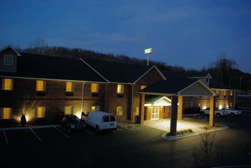 Mountain Inn & Suites Airport - Hendersonville - main image