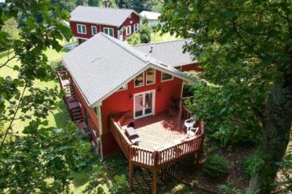 Cantrell Cottage Cozy Getaway with Smoky mtn Views Hendersonville