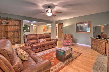 Quiet Home with Fire Pit and BBQ 5 mi to Downtown Hendersonville