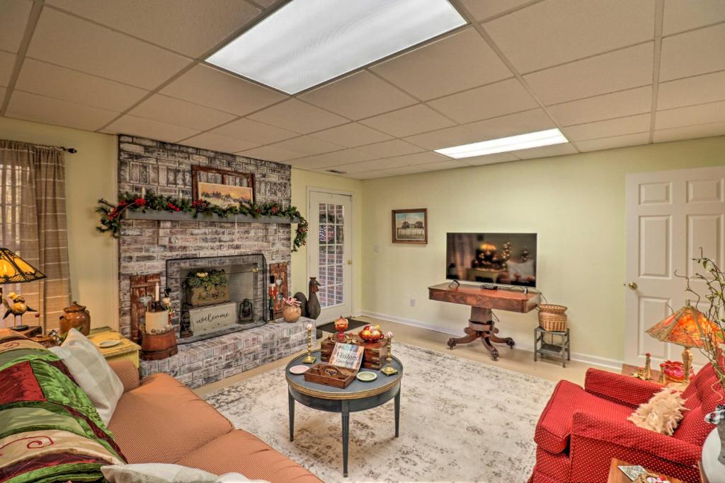 Private Hendersonville Hideaway with Firepit! - main image