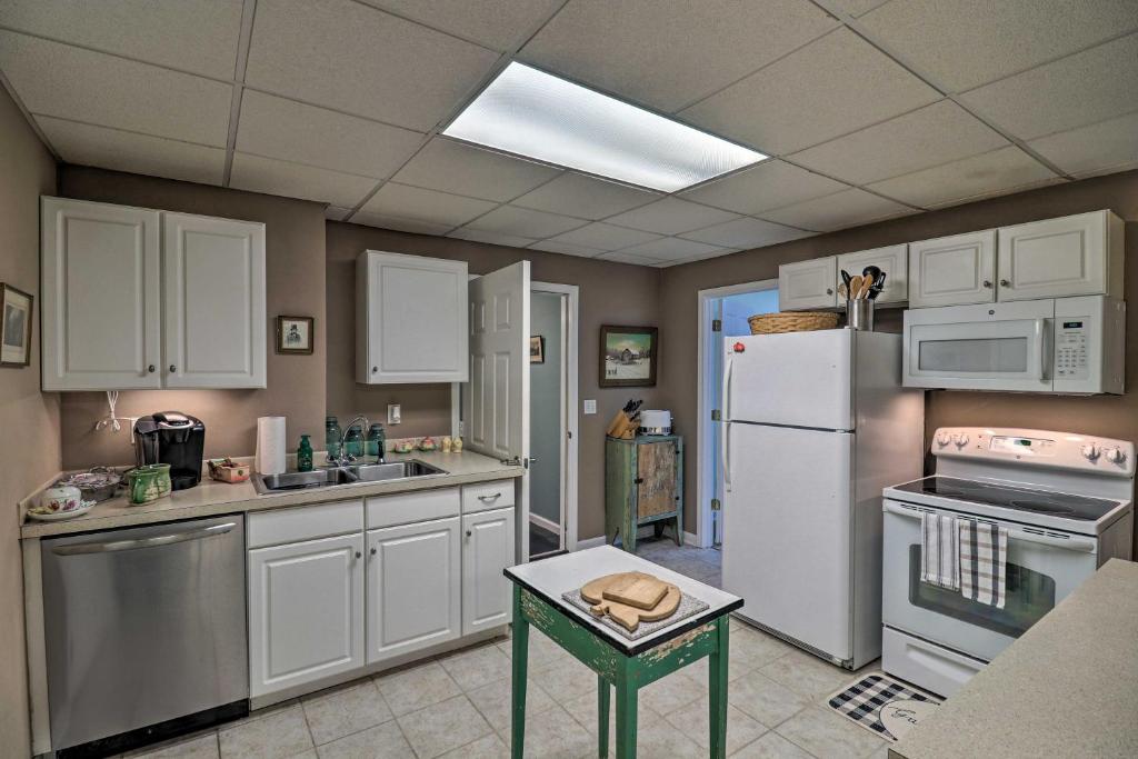 Private Hendersonville Hideaway with Firepit! - image 4