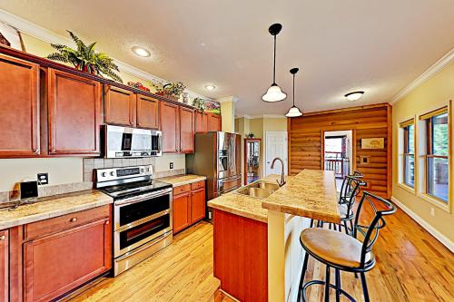 Country Home - Huge Porch - Near Hendersonville home - main image