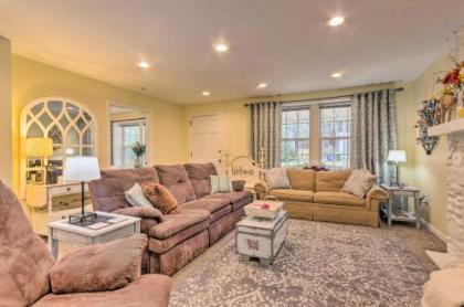 Charming Hendersonville Home 1 mi to main St