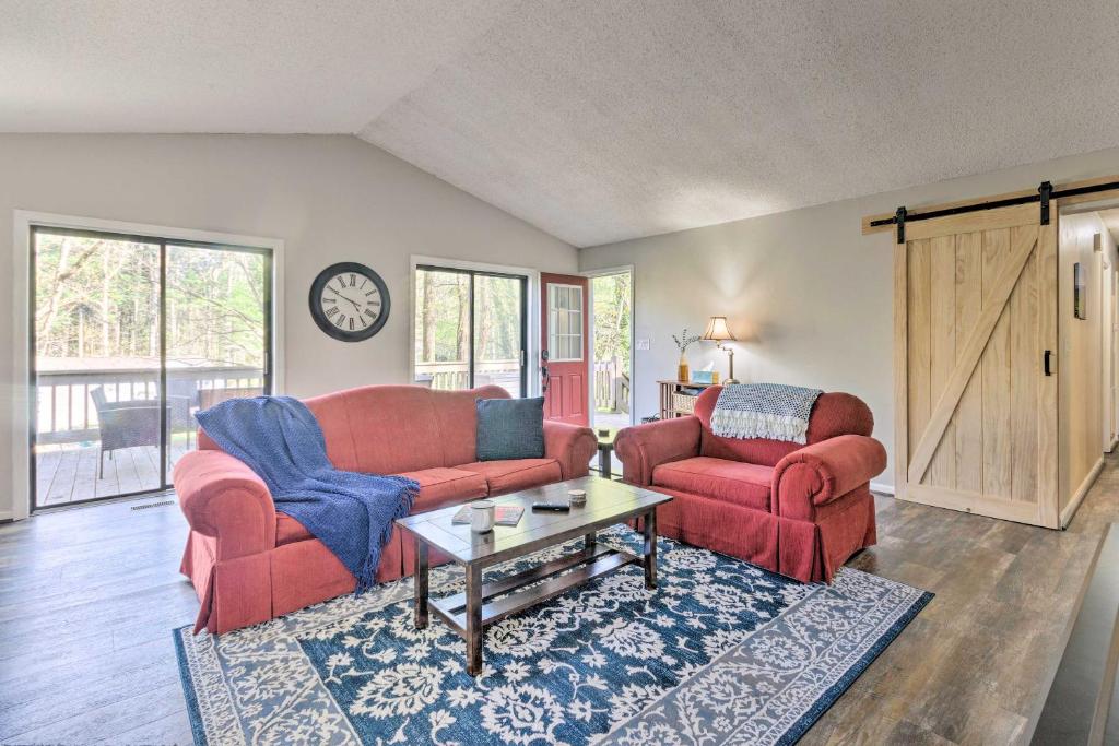 Hendersonville Home with Deck 3 Miles to Downtown - main image