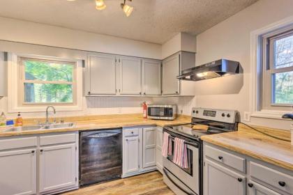 Hendersonville Home with Deck 3 Miles to Downtown - image 6