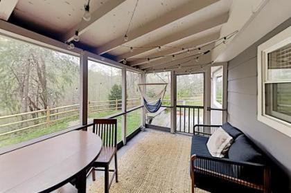 Wooded Retreat - Renovated Interior - Fire Pit home