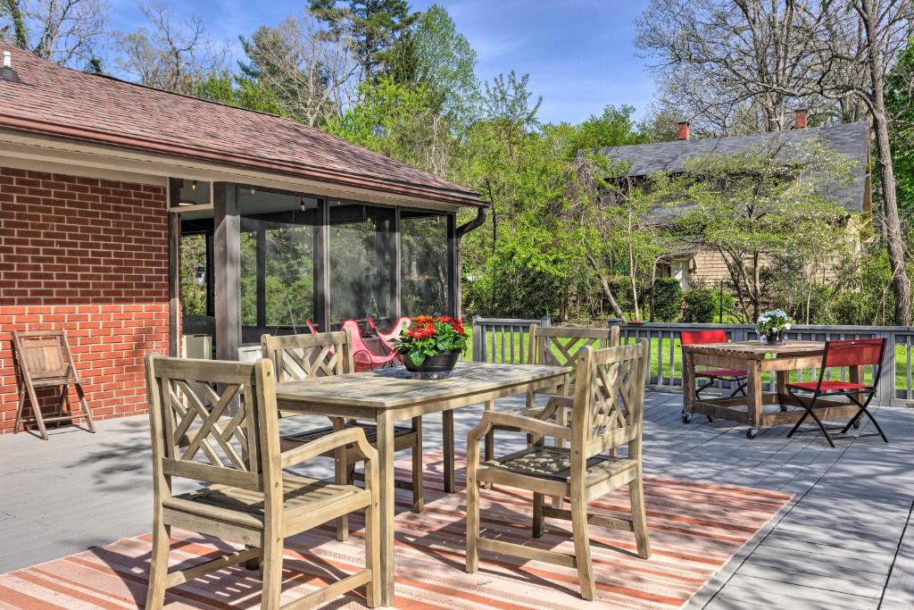 Dog-Friendly Home with Yard 1 Mi to Downtown! - image 2