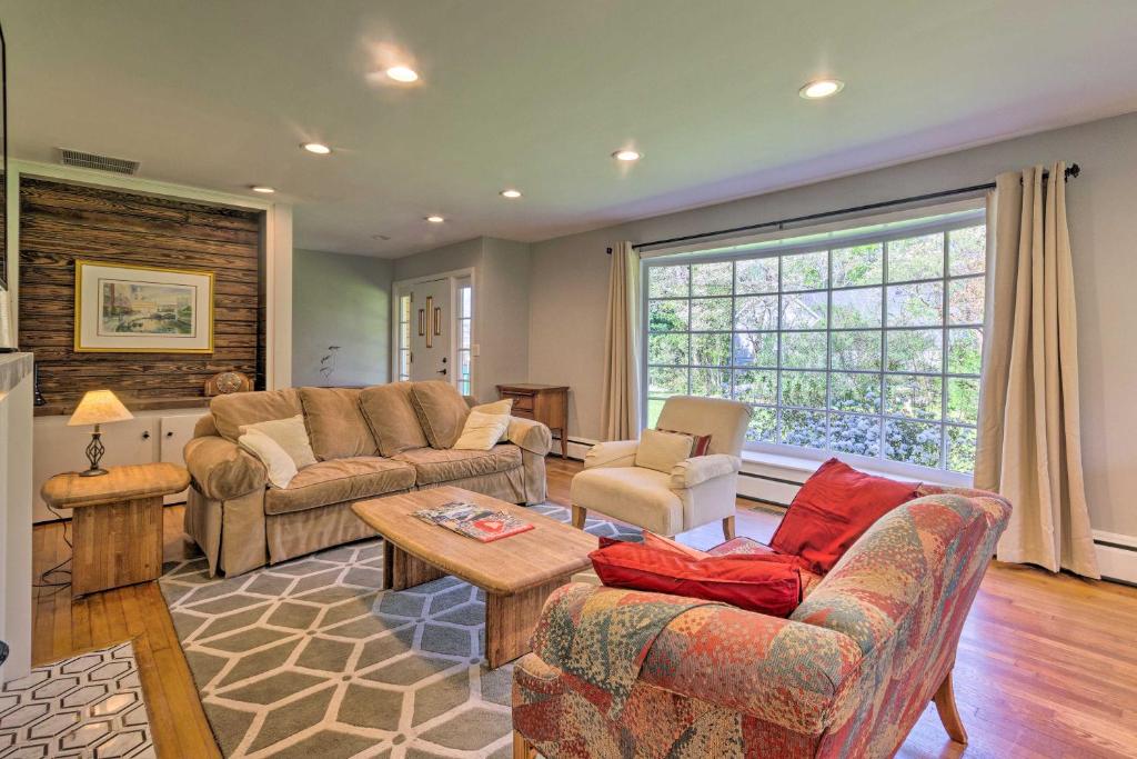 Dog-Friendly Home with Yard 1 Mi to Downtown! - image 3