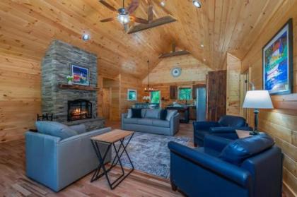Clear Creek Hideaway - image 2