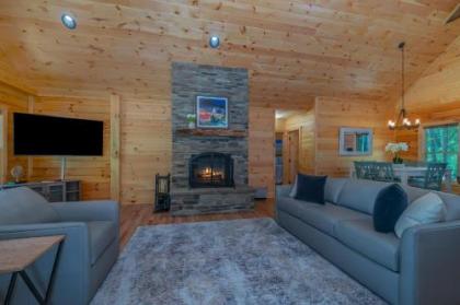 Clear Creek Hideaway - image 4