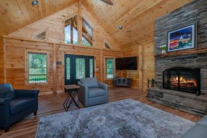 Clear Creek Hideaway - image 5