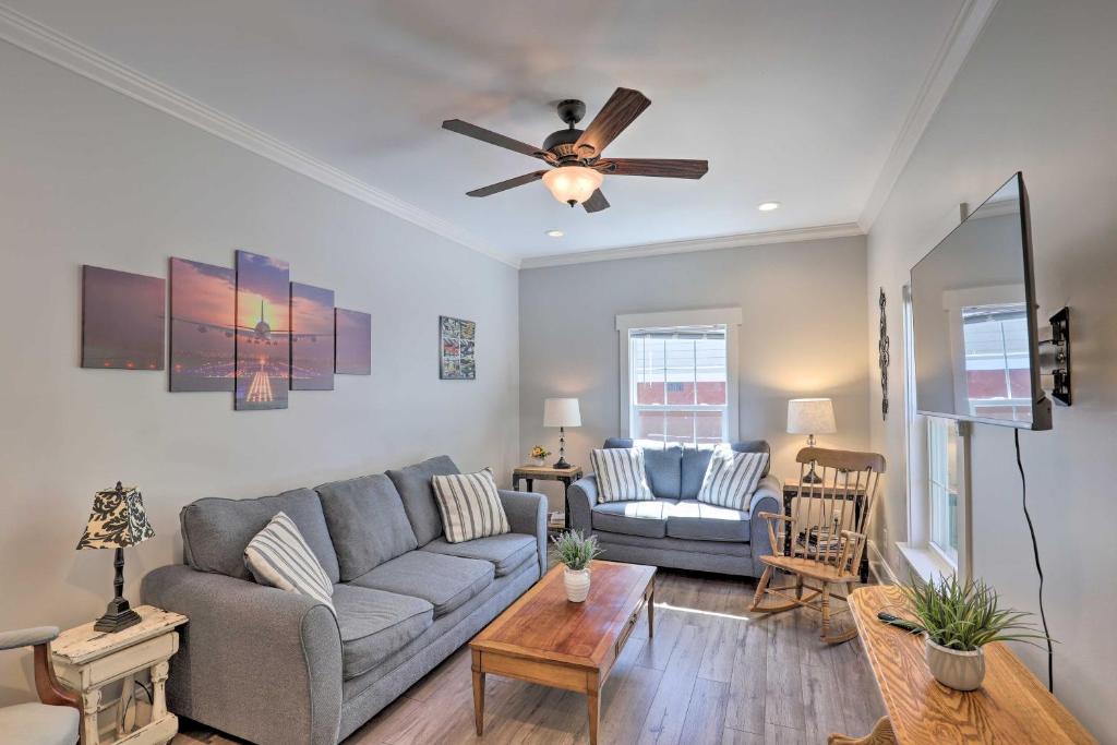 Airplane Hangar Home Quarter Mi to Downtown - main image