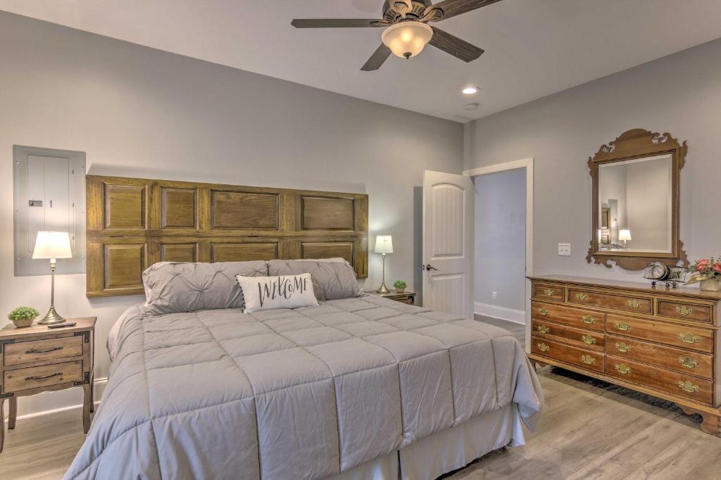 Airplane Hangar Home Quarter Mi to Downtown - image 2