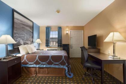 Super 8 by Wyndham Henryetta - image 10