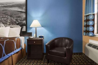 Super 8 by Wyndham Henryetta - image 3