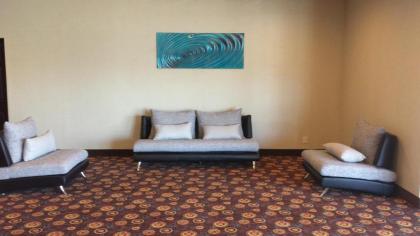 Days Inn by Wyndham Henryetta - image 11