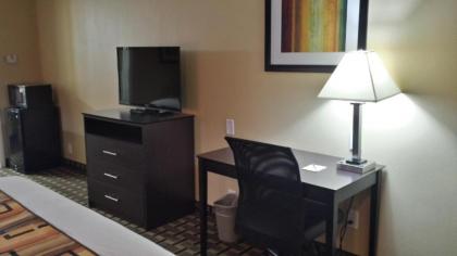 Days Inn by Wyndham Henryetta - image 12