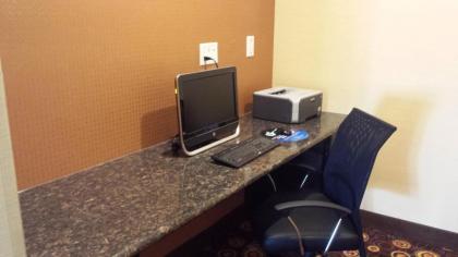 Days Inn by Wyndham Henryetta - image 14