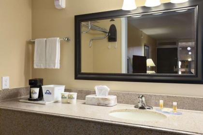 Days Inn by Wyndham Henryetta - image 4