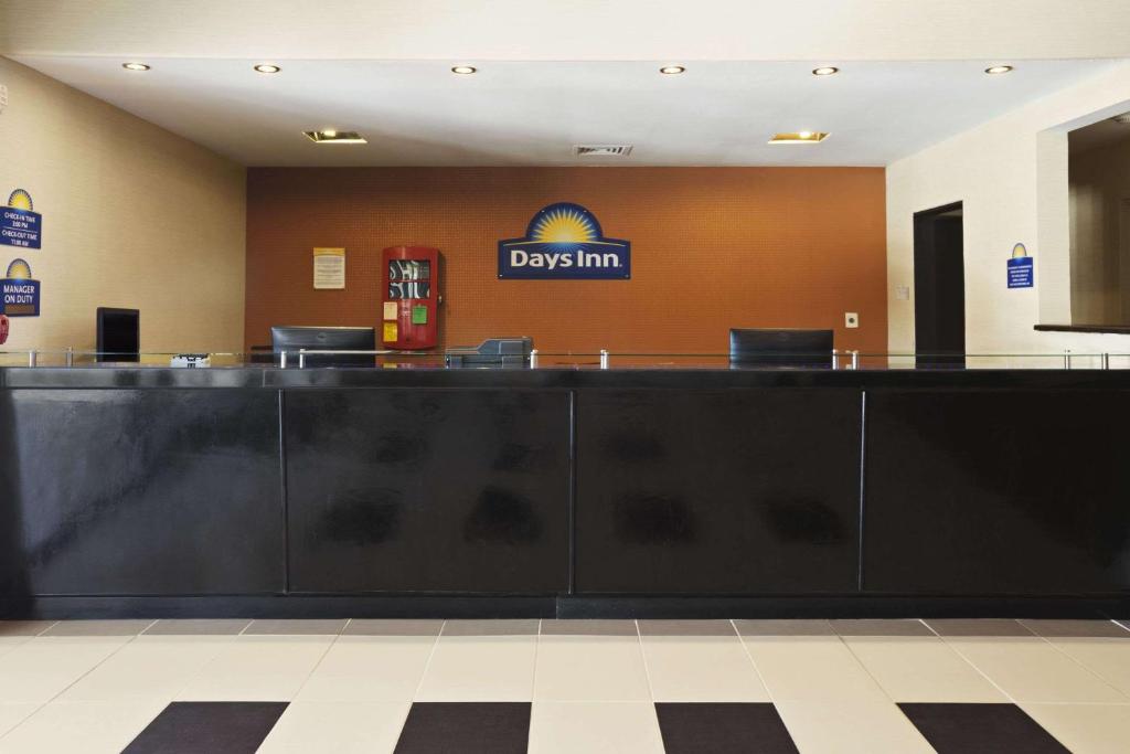 Days Inn by Wyndham Henryetta - image 5