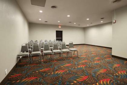 Days Inn by Wyndham Henryetta - image 8