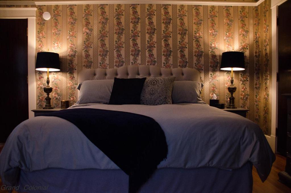 Grand Colonial Bed and Breakfast - image 2