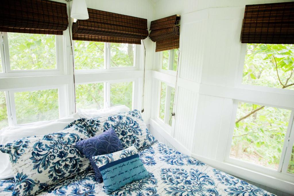 The Cottage Treehouses - image 7