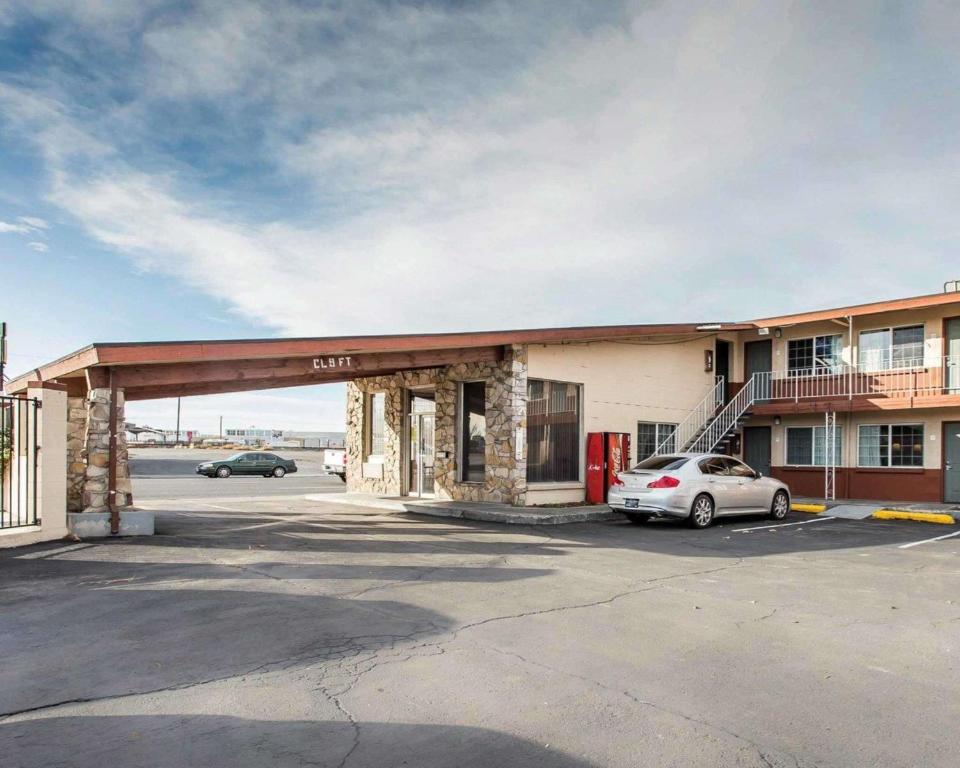 Rodeway Inn & Suites Hermiston - main image