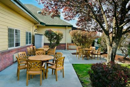Oxford Suites Hermiston - image 13