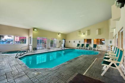 Oxford Suites Hermiston - image 2