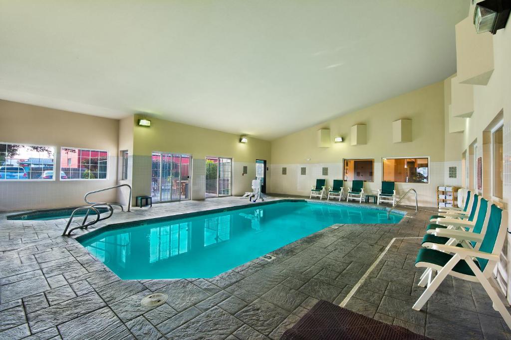 Oxford Suites Hermiston - image 2