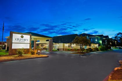 Oxford Suites Hermiston - image 8