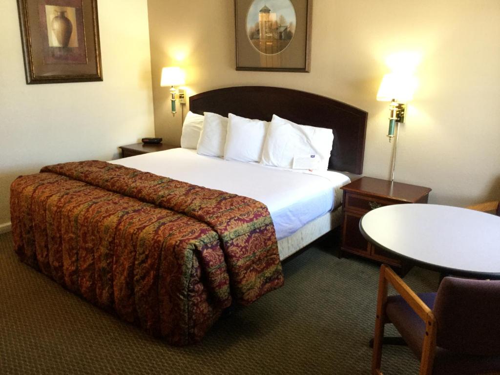 Knights Inn Hermiston - image 2