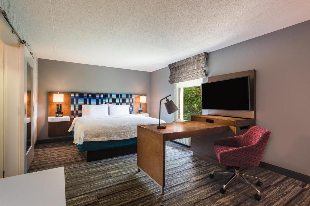 Hampton Inn & Suites Herndon-Reston - main image