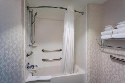 Hampton Inn & Suites Herndon-Reston - image 19