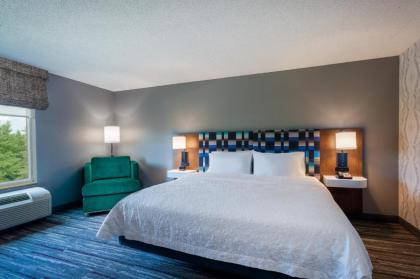 Hampton Inn & Suites Herndon-Reston - image 20