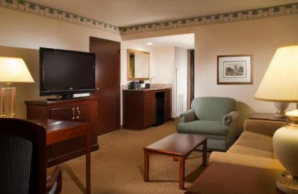 Embassy Suites by Hilton Dulles Airport - image 6