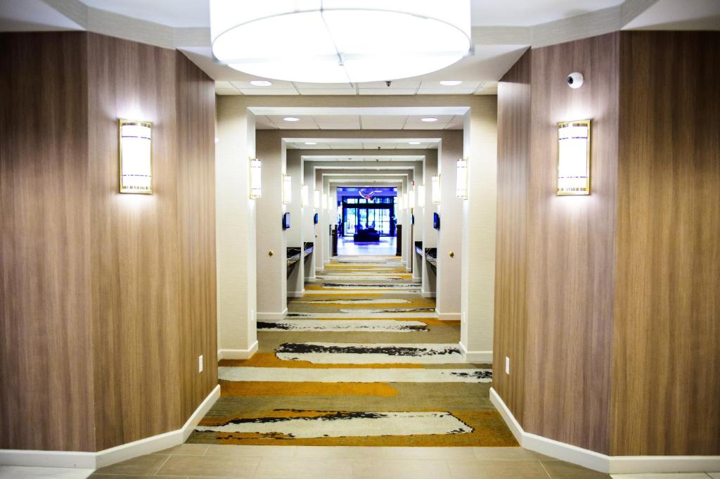 Crowne Plaza Hotel Dulles Airport - image 3